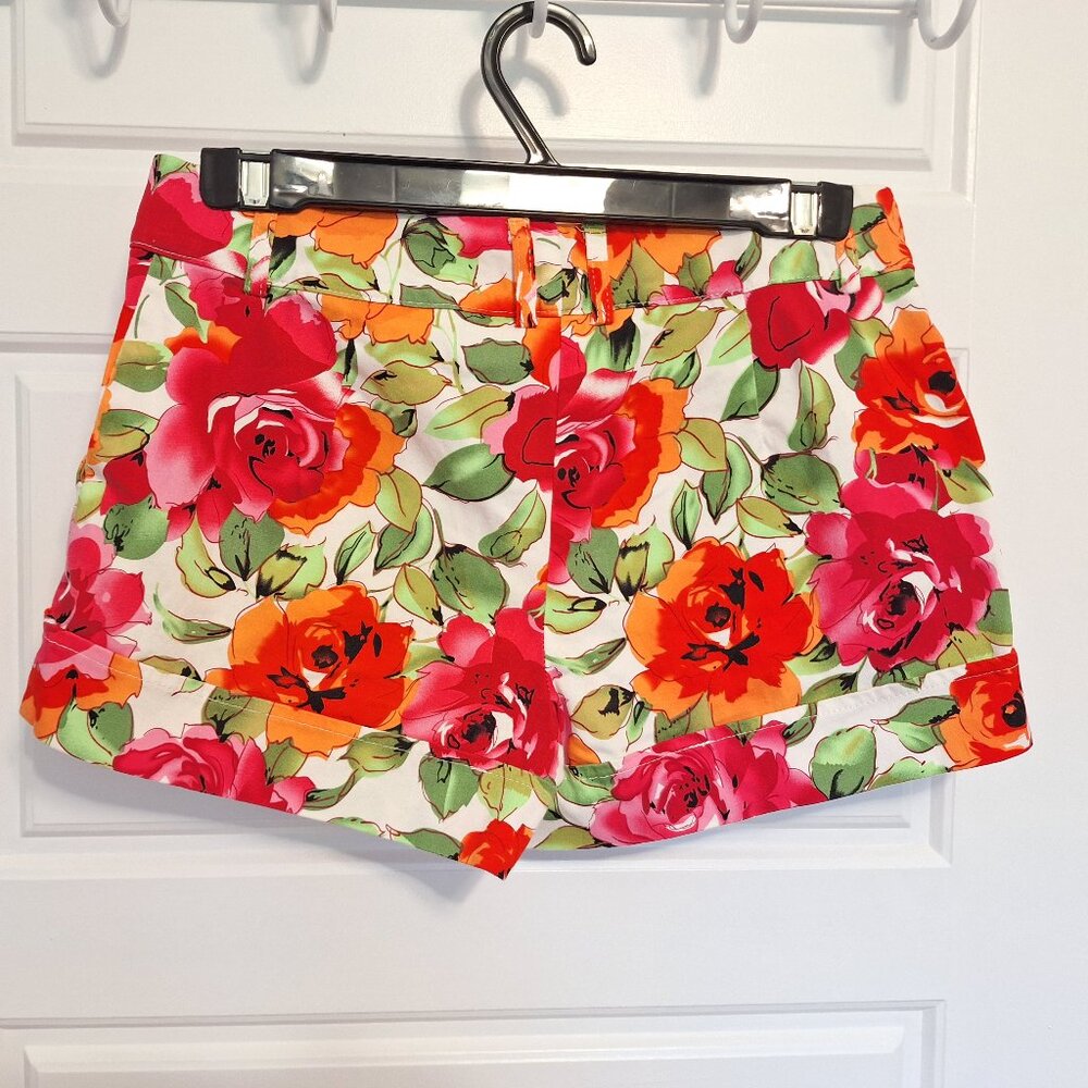 Made In Canada Colourful summer shorts floral pattern